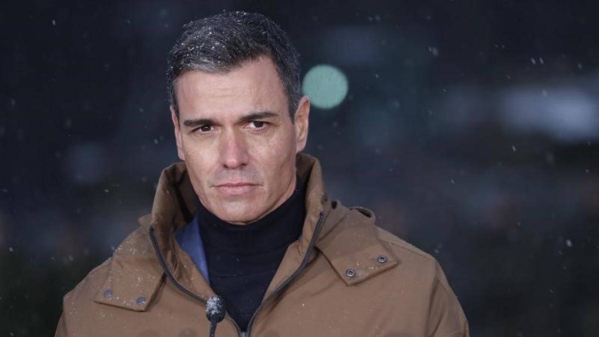 El presidente del Gobierno, Pedro Sánchez, durante su comparecencia ante los medios en la base militar de la OTAN en Ādaži, Letonia, este 8 de marzo de 2022.