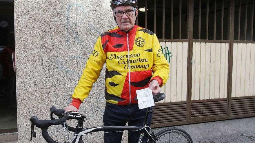 Gonzalo López Casanova con su bicicleta.