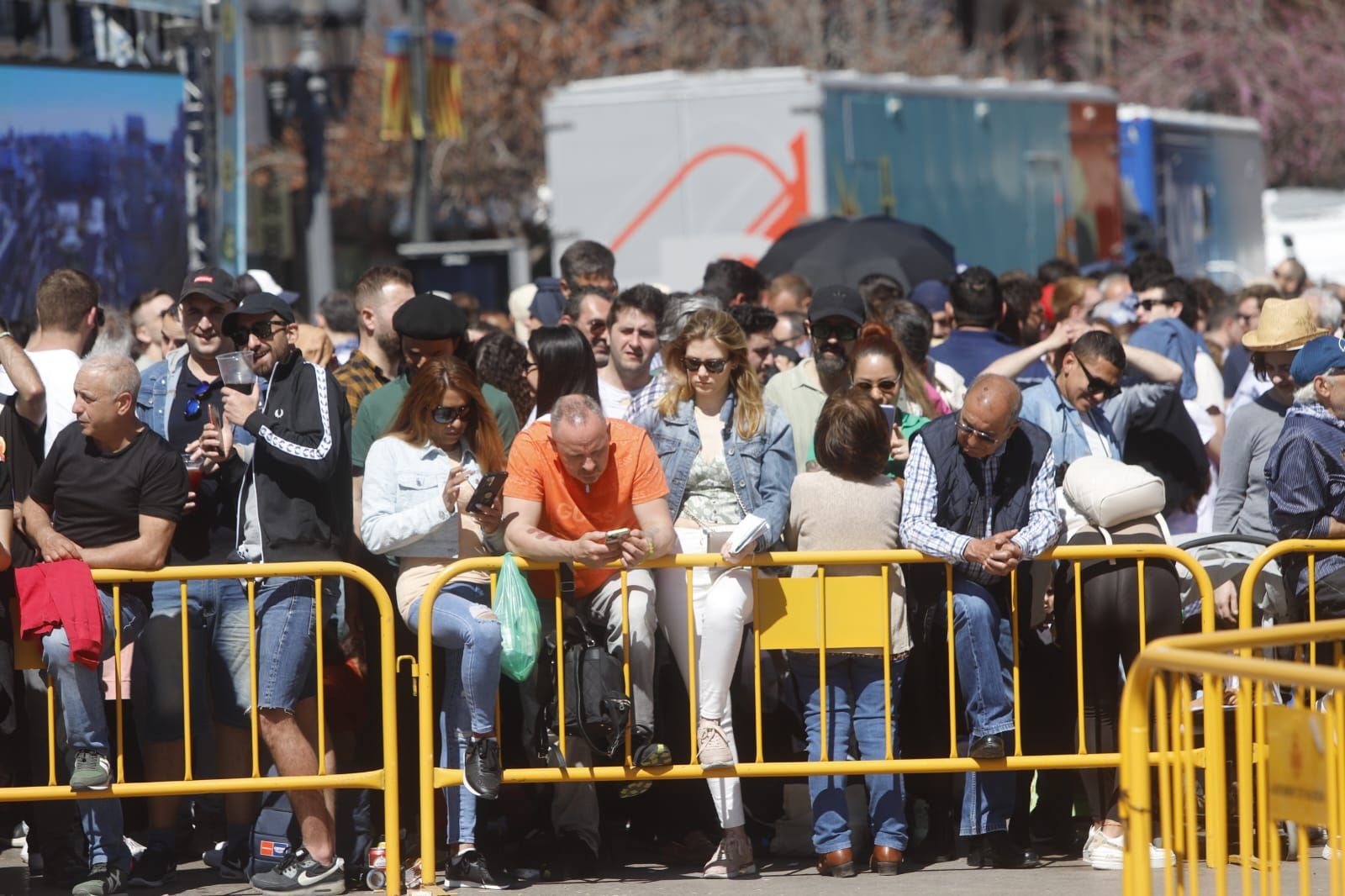 Búscate en la mascletà de hoy, domingo 19 de marzo