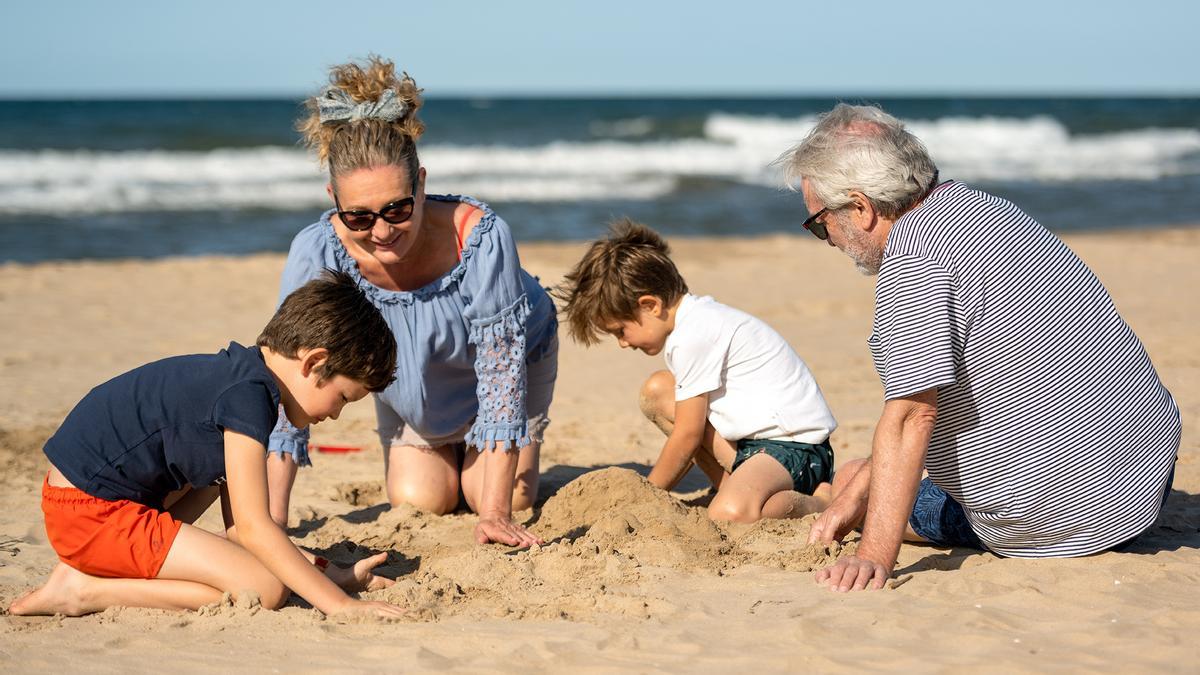 Las familias que deseen vivir unas vacaciones junto al mar Mediterráneo pueden acogerse a las ofertas vacacionales.