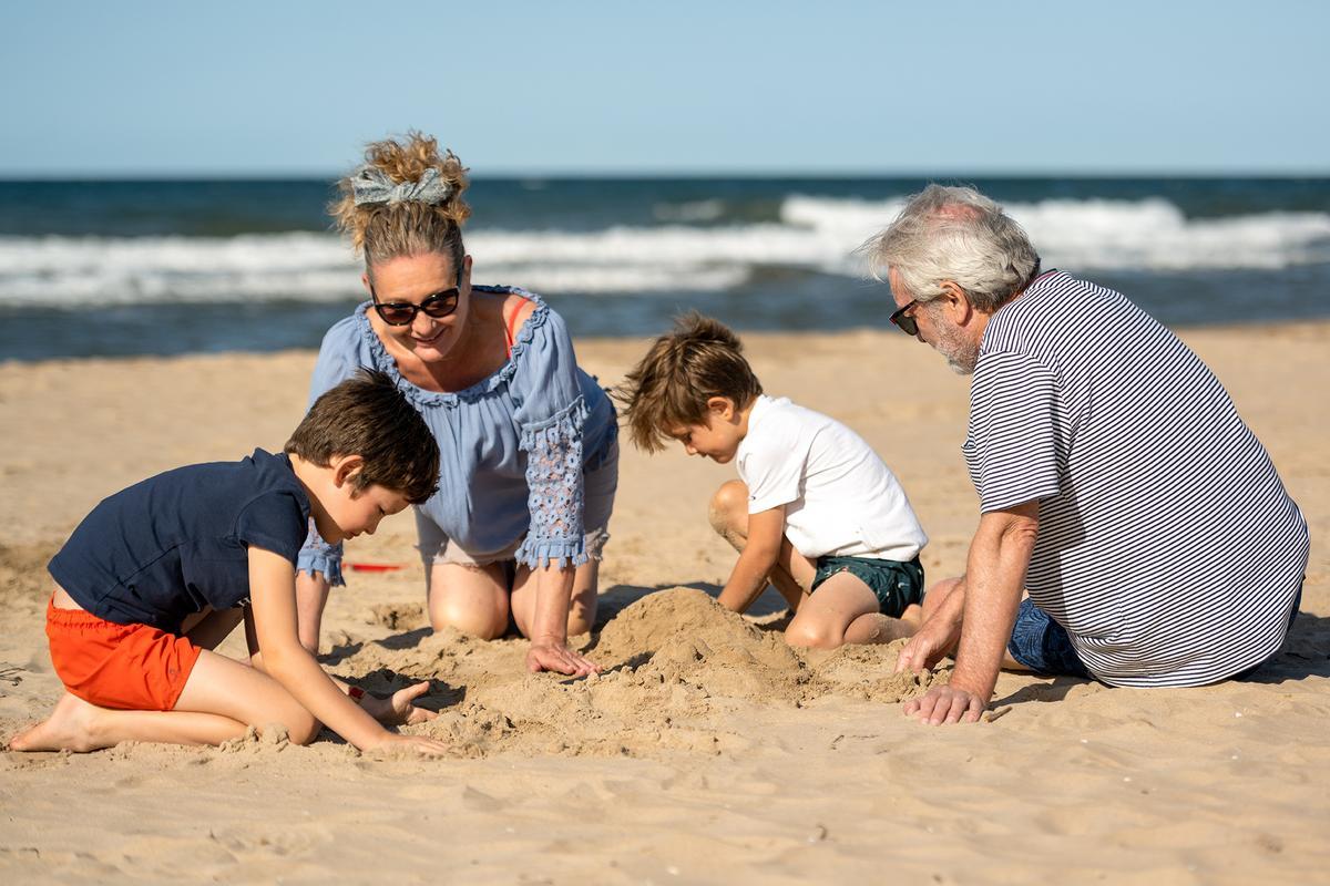 Las familias que deseen vivir unas vacaciones junto al mar Mediterráneo pueden acogerse a las ofertas vacacionales.
