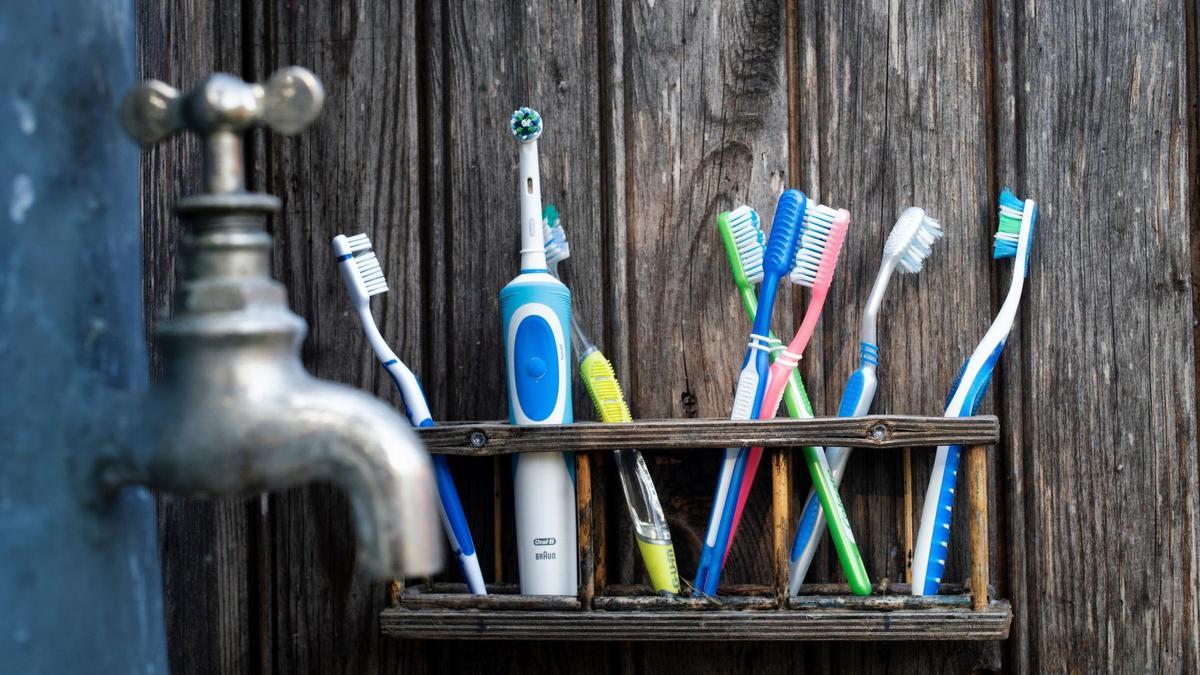 La higiene del cepillo dientes es fundamental y muy sencila, aunque no lo hacemos bien
