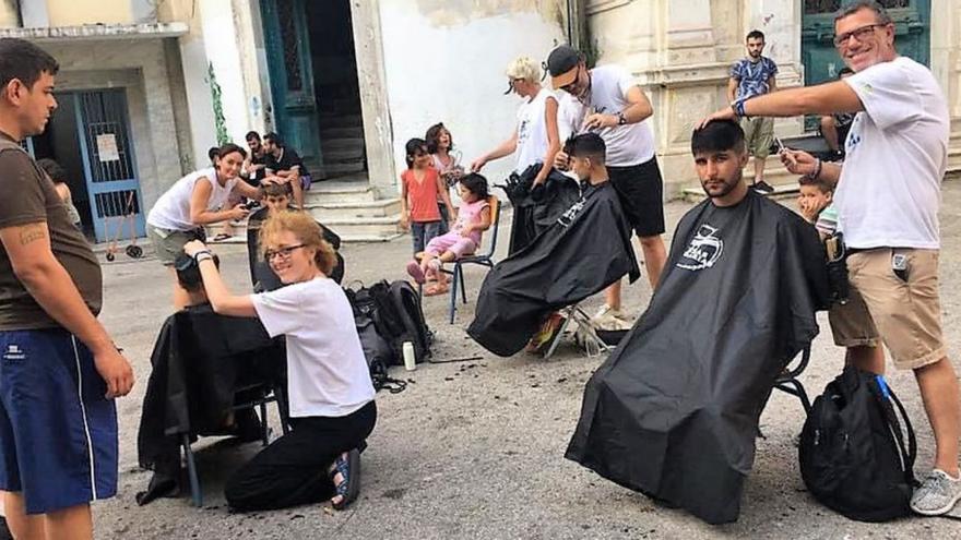Tijeras Solidarias tallarà els cabells de franc a persones sense recursos