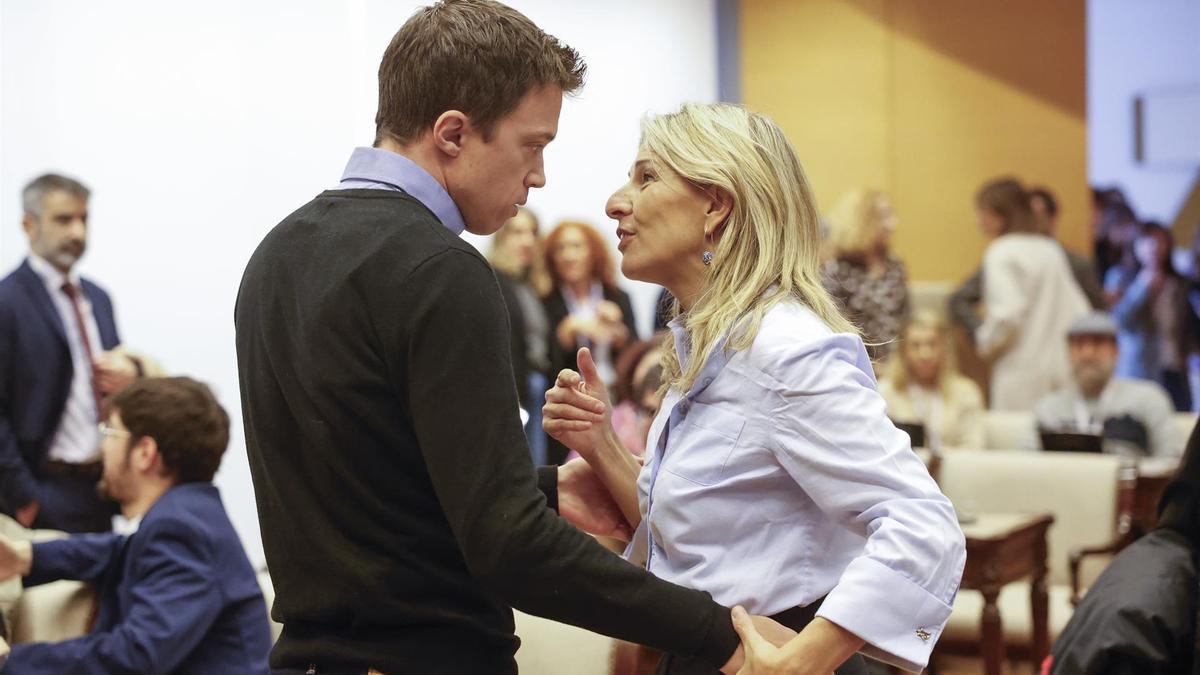 Iñigo Errejón y Yolanda Díaz, conversando.