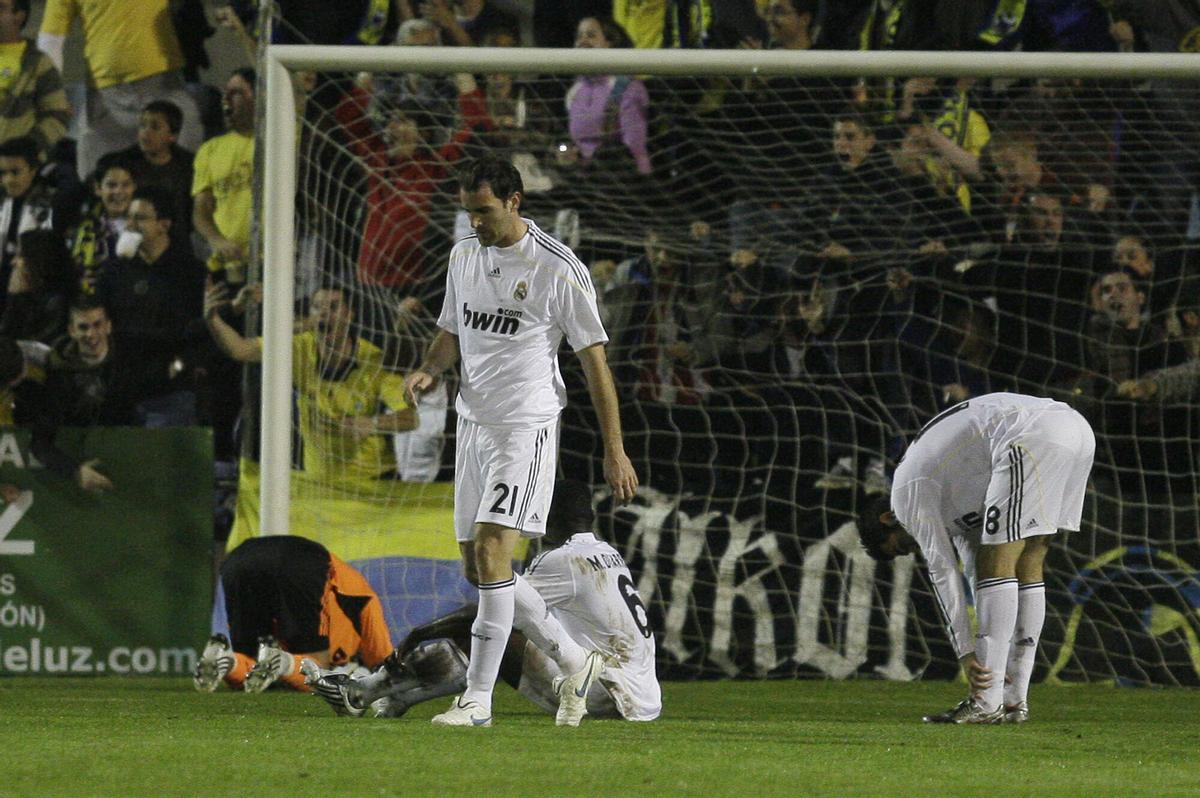Real Madrid's Cristoph Metzelder of Germany, centre reacts with other players during a Copa del Rey soccer match after Alcorcon scored at the Santo Domingo stadium in Alcarcon on the outskirts of Madrid, Tuesday Oct. 27, 2009. (AP Photo/Paul White)