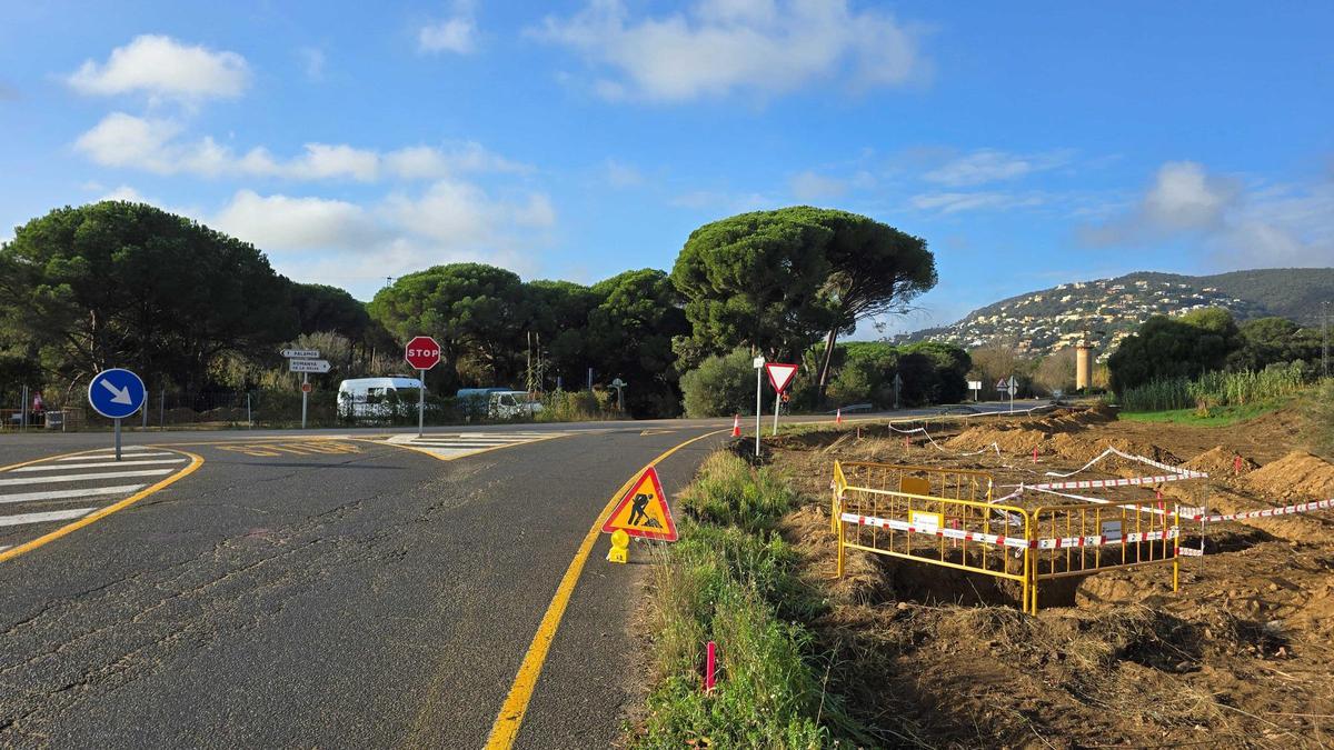 Comencen les obres del nou giratori a l’enllaç d’accés a Calonge des de la GIV 6612.