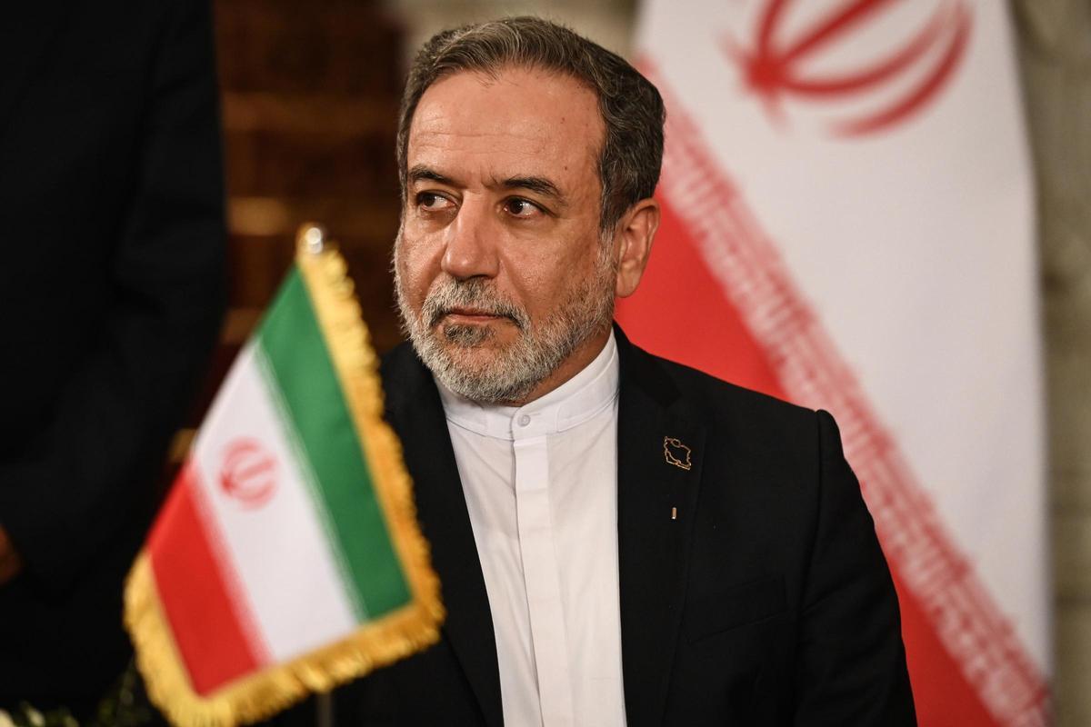 Archivo - El ministro de Exteriores de Irán, Abbas Araqchi, durante una reunión en El Cairo, Egipto, en septiembre de 2025 (archivo)