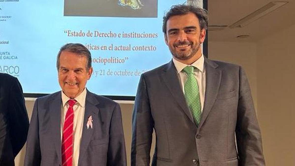 El alcalde de Vigo, Abel Caballero, en un acto junto con Diego Calvo, conselleiro de Presidencia.