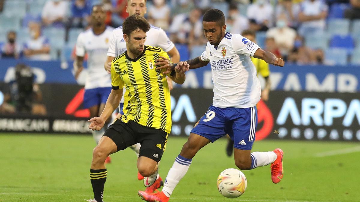 César Yanis, en el partido ante el Oviedo