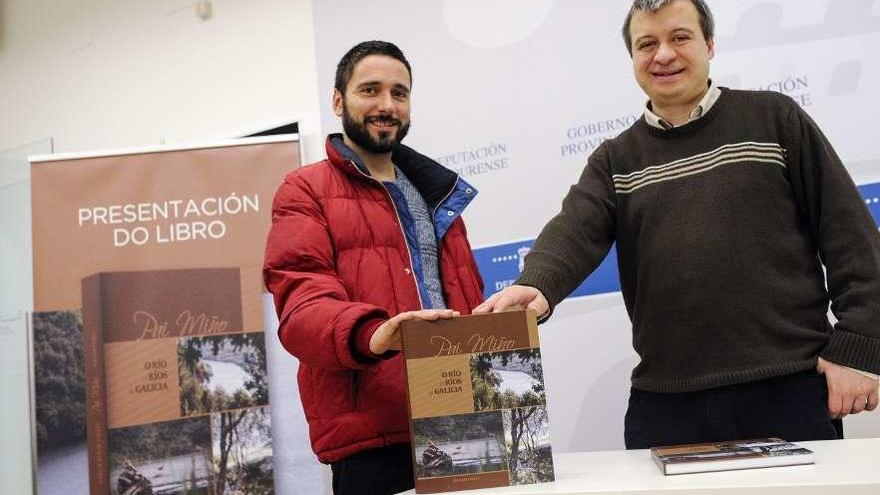 Henrique Neira (derecha), en un acto reciente. // Brais Lorenzo