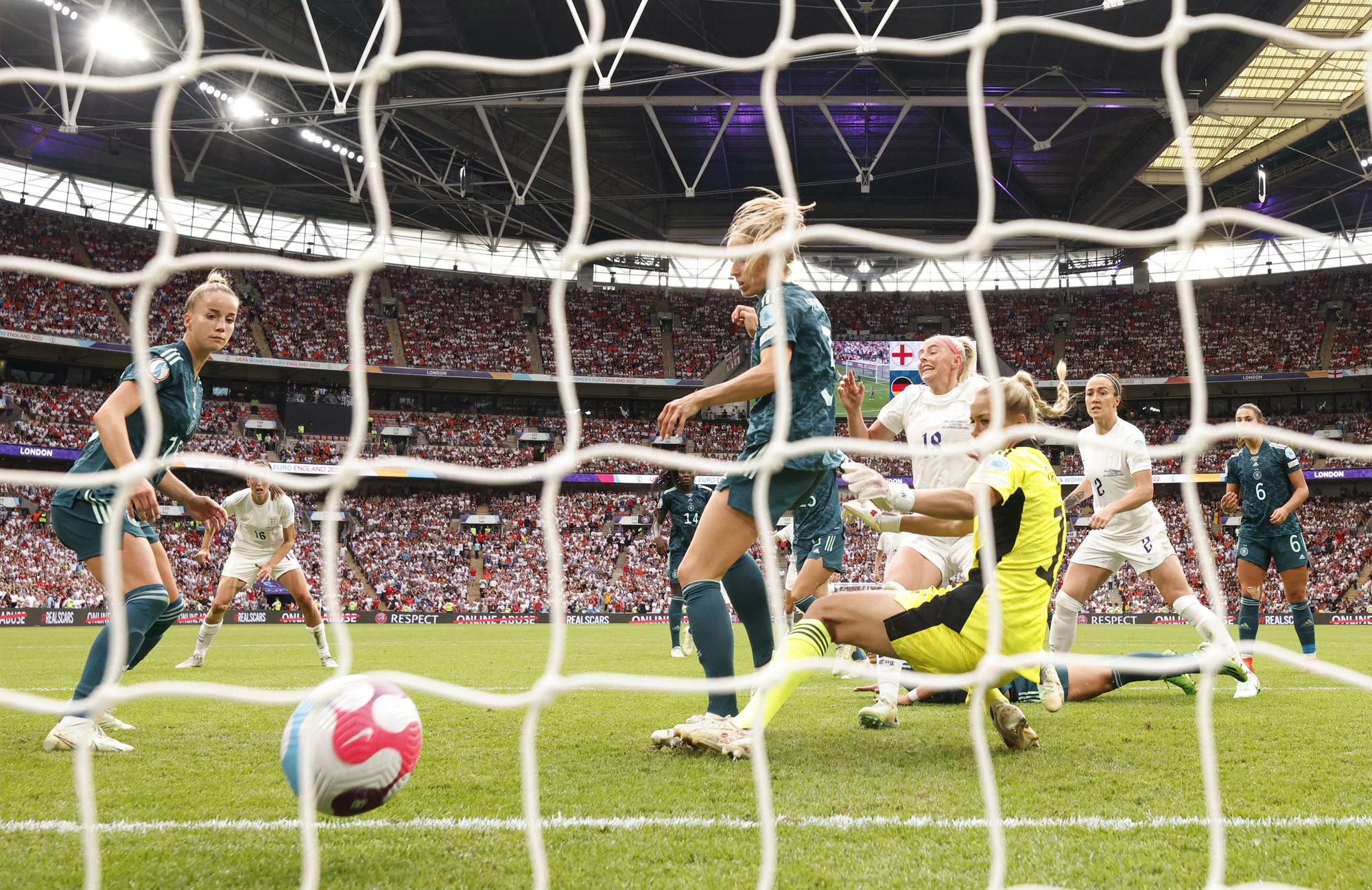 Así ha sido el gol de Kelly para que Inglaterra gane la Eurocopa Femenina