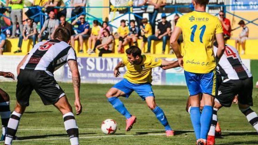 Un instante del encuentro de ayer entre el Orihuela y el Atlético Levante.