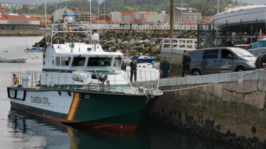 Sucesos en Pontevedra | Rescatan del mar en Vilaboa el cuerpo de un hombre atrapado en un batea