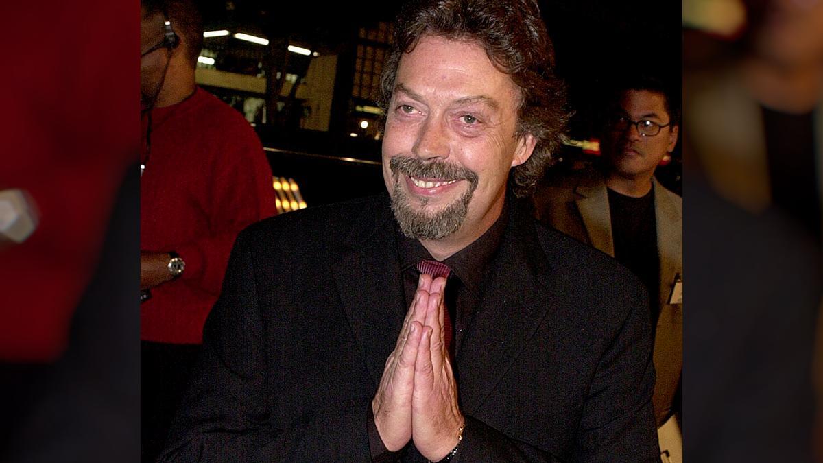 Tim Curry llega al estreno de su nueva película «Los ángeles de Charlie», en Hollywood, el 22 de octubre de 2000.