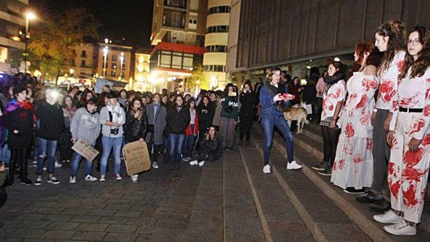 Imatge d&#039;una activitat contra la violència masclista a Girona