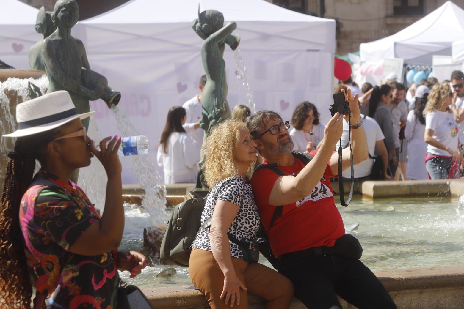 Fuentes y agua para hacer frente al primer sábado de 'verano' en València