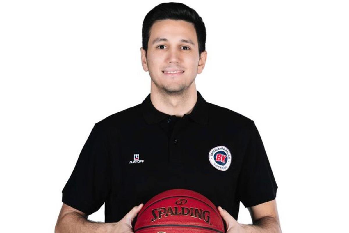 Biel Colominas es el elegido para dirigir en los despachos al BAXI Manresa