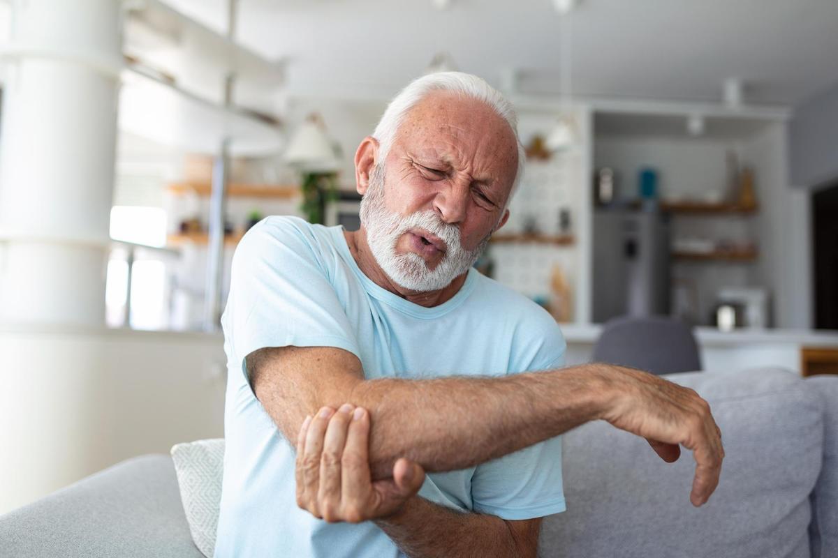 El frío y la humedad se asocian con el dolor articular.