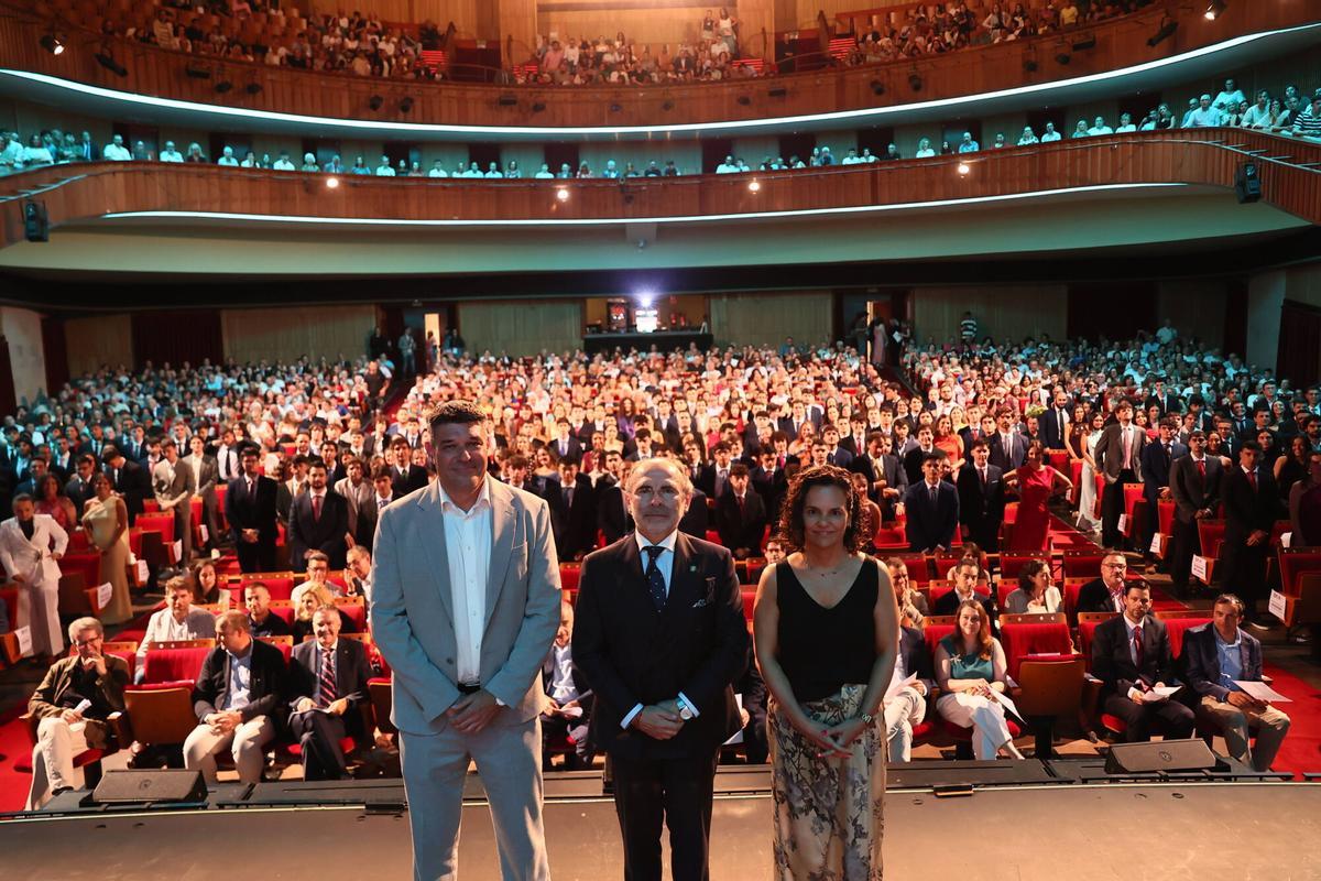 La Escuela de Ingeniería entrega sus diplomas a 243 estudiantes La Escuela de Ingeniería entrega sus diplomas a 243 estudiantes