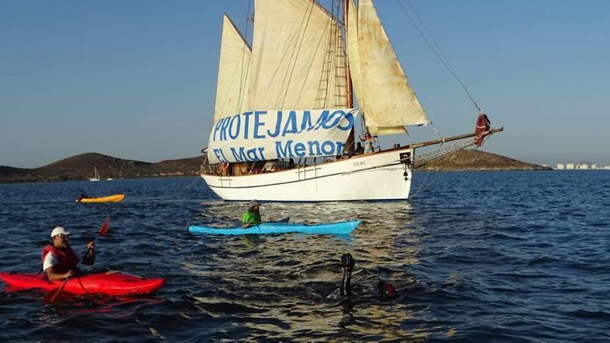 A nado para salvar el Mar Menor