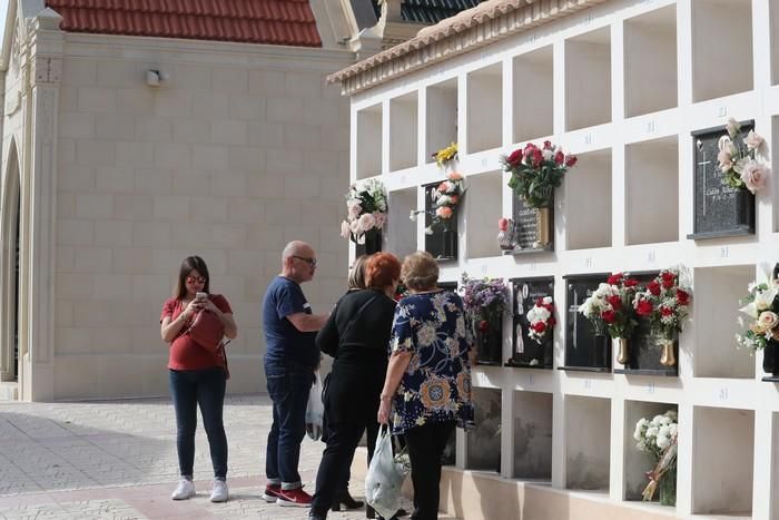 Día de Todos los Santos en el cementerio de Lorca