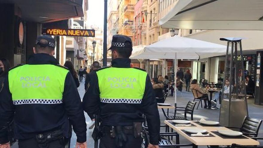 Sancionan a cuatro establecimientos hosteleros del Casco Antiguo de Alicante por incumplir las medidas anticovid