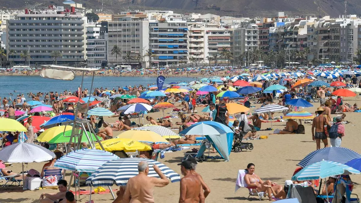 Canarias registra por sexto día consecutivo las temperaturas más altas del país