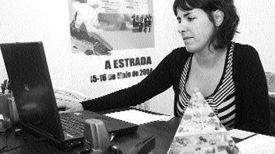 Clara Torres es la especialista encargada de las revisiones. / BERNABÉ / PATRICIA FIGUEIRAS