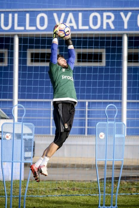 Entrenamiento a puerta cerrada del Real Oviedo en El Requexón