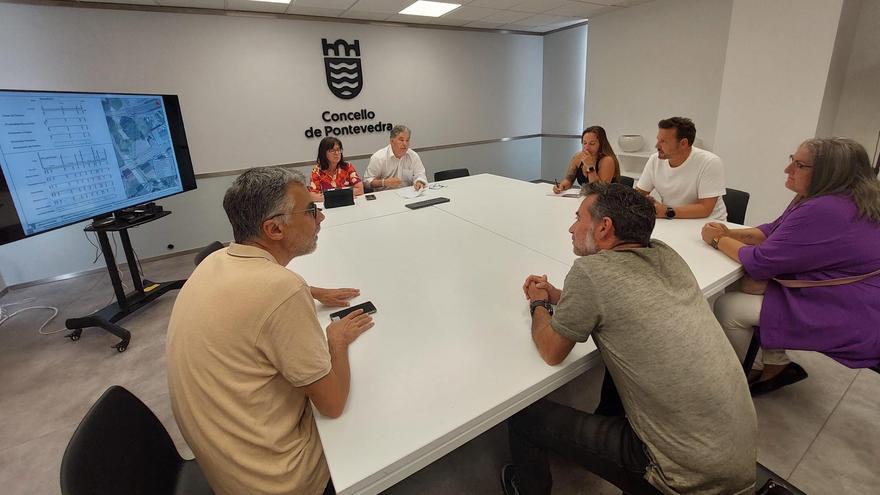 Reunión del alcalde con los vecinos de Lourizán.