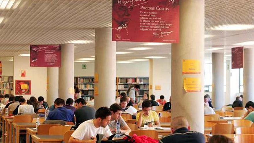 Versos de Miguel Hernández en la biblioteca del Campus