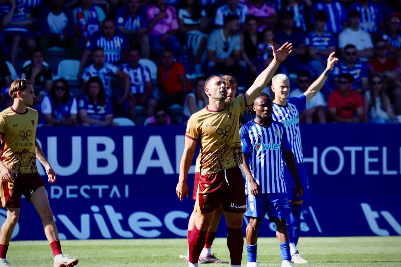 Ponferradina-Córdoba CF: las imágenes del partido de play off de ascenso en El Toralín