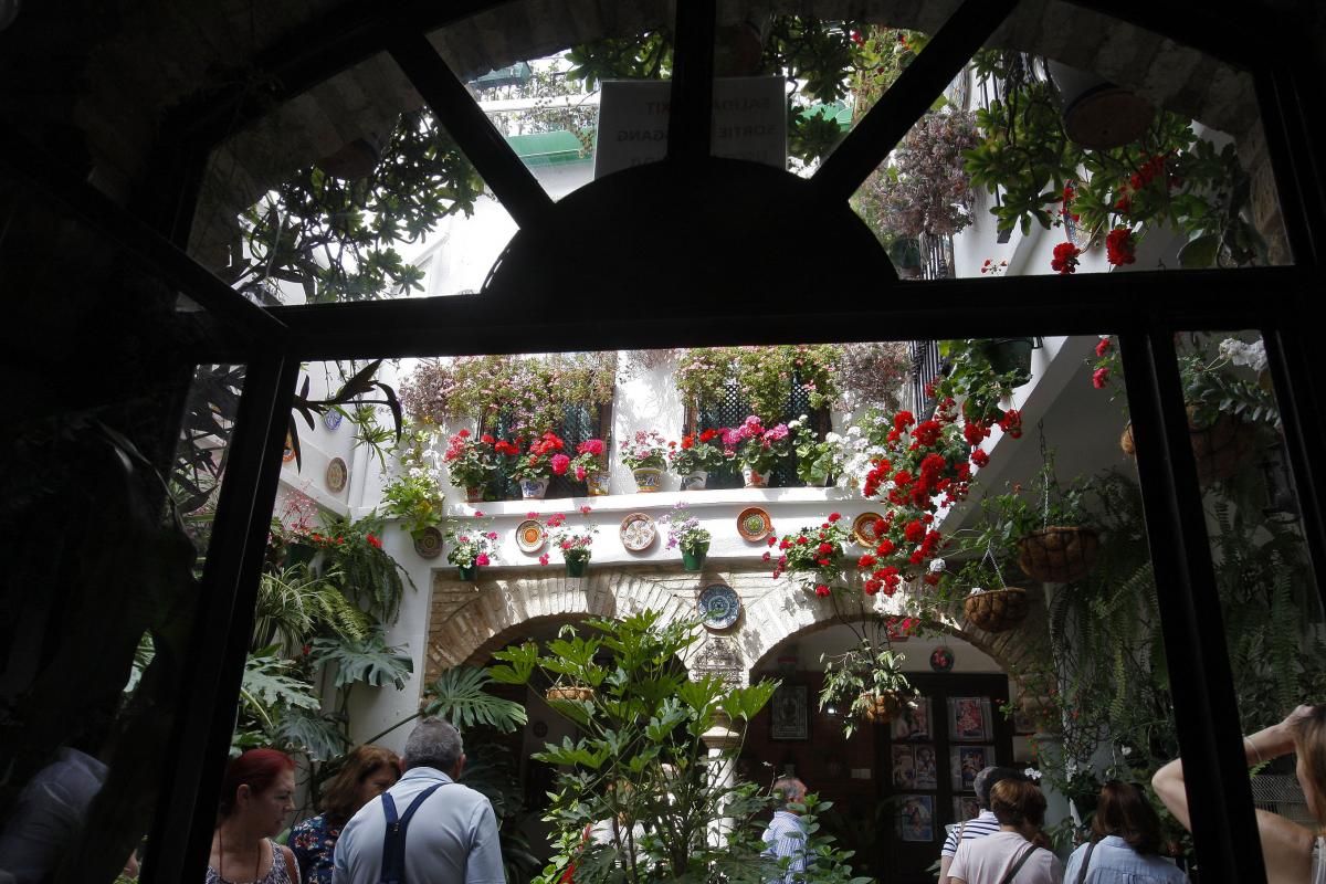 Apurando la fiesta de los patios por la Judería