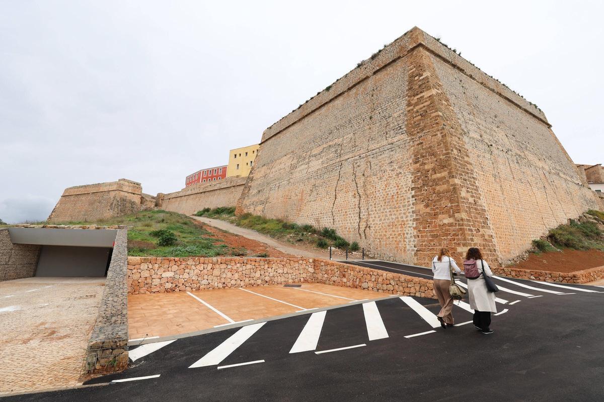 Las fotos de la inauguración del paseo de acceso al Parador de Ibiza es Soto