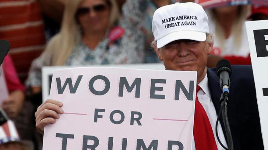 Mujeres acusan a Trump de haberlas tocado sin su consentimiento