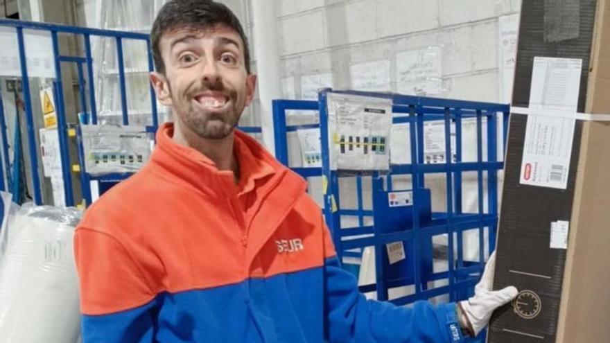 La felicidad de Rafa, un trabajador con contrato indefinido, gracias a Down Galicia
