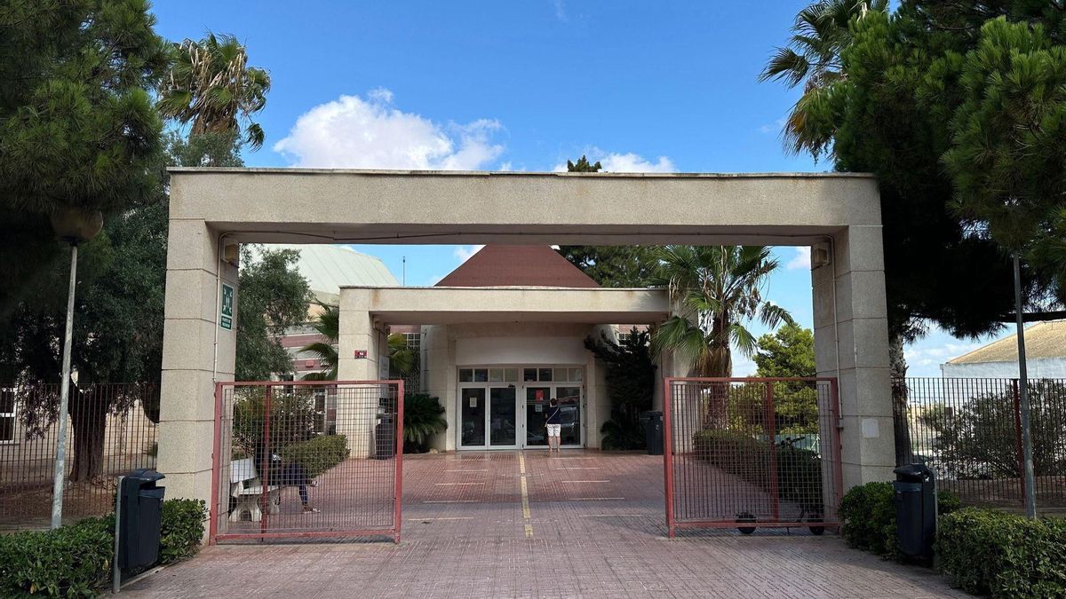 Entrada al centro de salud El Acequión