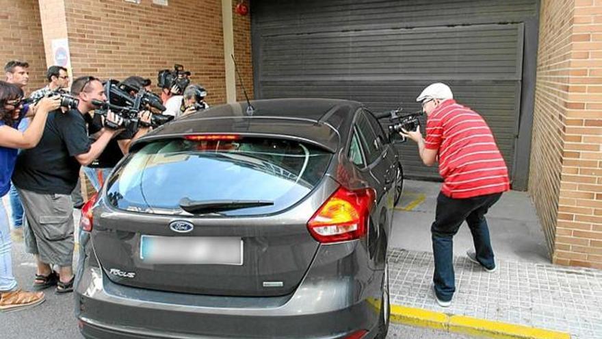 L&#039;alcalde de l&#039;Ametlla de Mar arriba amb la Guàrdia Civil a casa seva