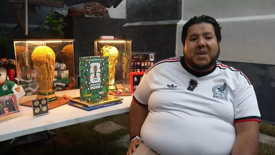 Un mexicano convirtió veinte años de espera por el Mundial en una colección de recuerdos