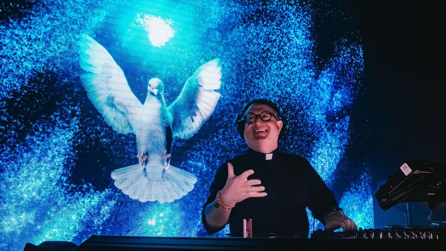 El Padre Guilherme: &quot;Cuando empecé como DJ, recibí críticas tanto dentro como fuera de la Iglesia&quot;