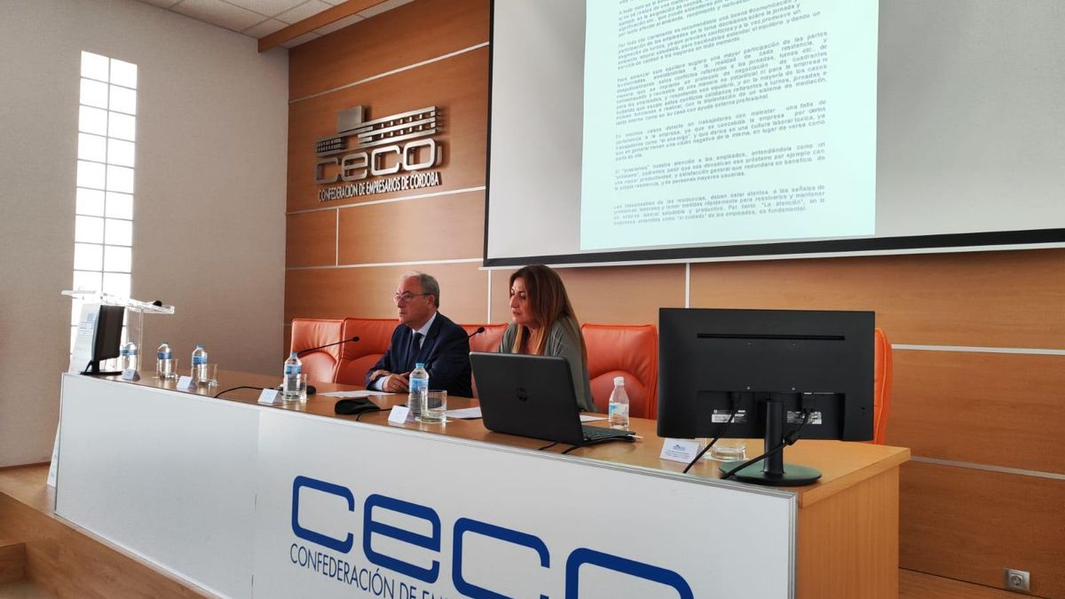 Antonio Diaz, presidente de CECO, y Patrocinio Walls, durante las jornadas de dependencia de Acued.