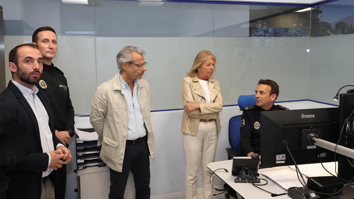 La alcaldesa de Marbella, Ángeles Muñoz, informa del sistema de gestión policial