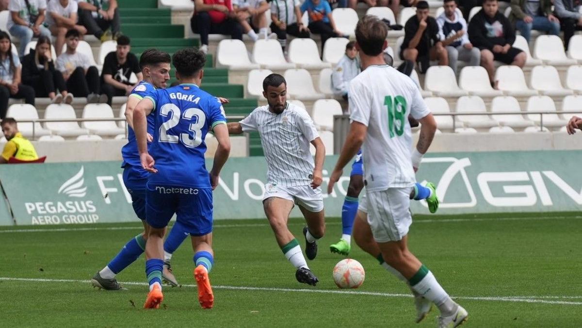 Roberto Abreu, durante la acción de su gol ante el Getafe B en El Arcángel.