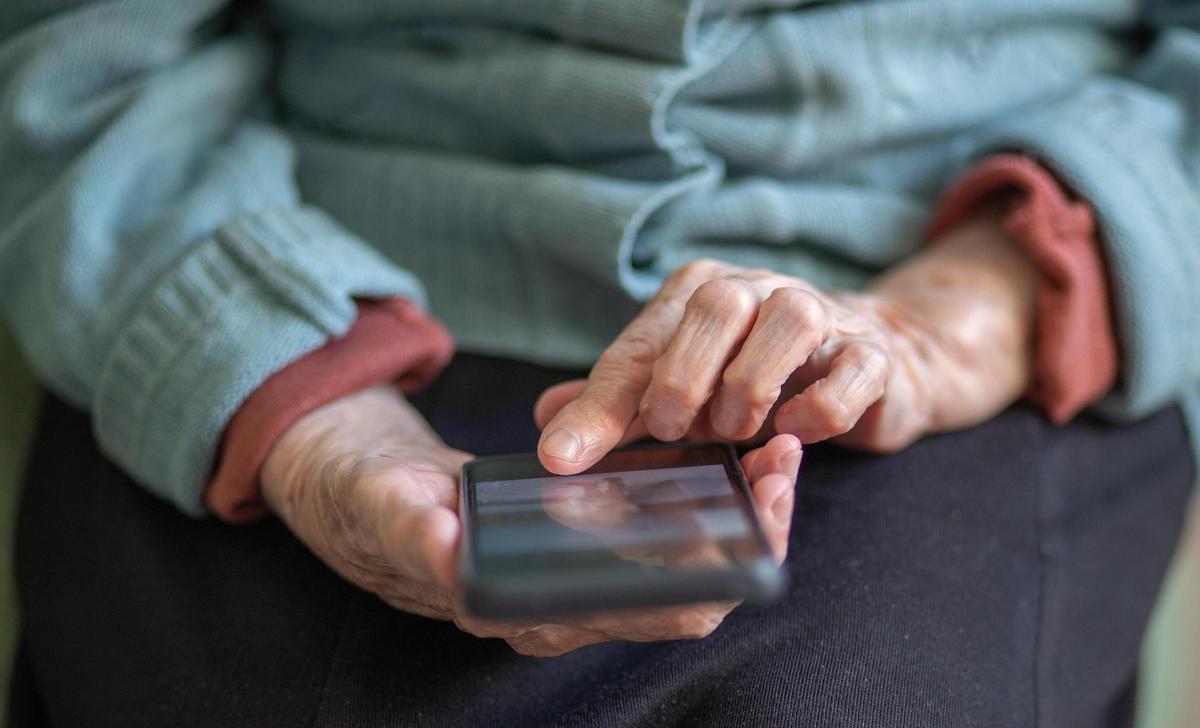 La Diputación de Cáceres impulsa IA Amparo para combatir la soledad y la brecha digital en el medio rural