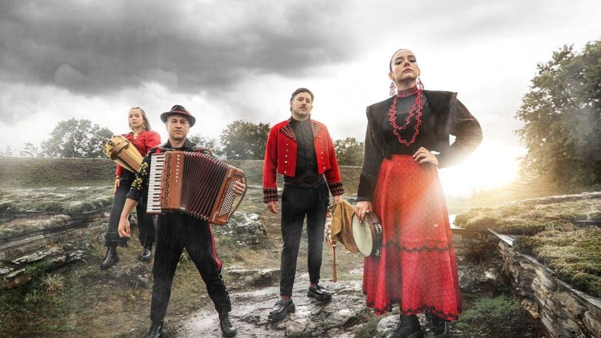 Os compoñentes do grupo Ailá, entre os que está Xan Pampín (segundo esquerda).