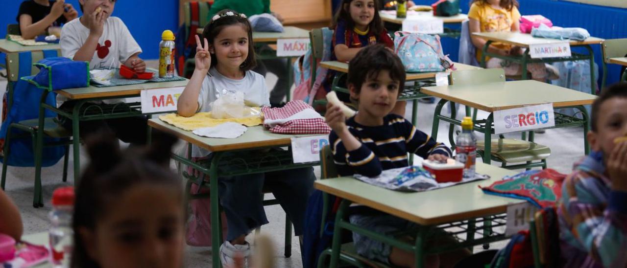 Escolares asturianos, en su último día de clase. | Valentina Ciuca