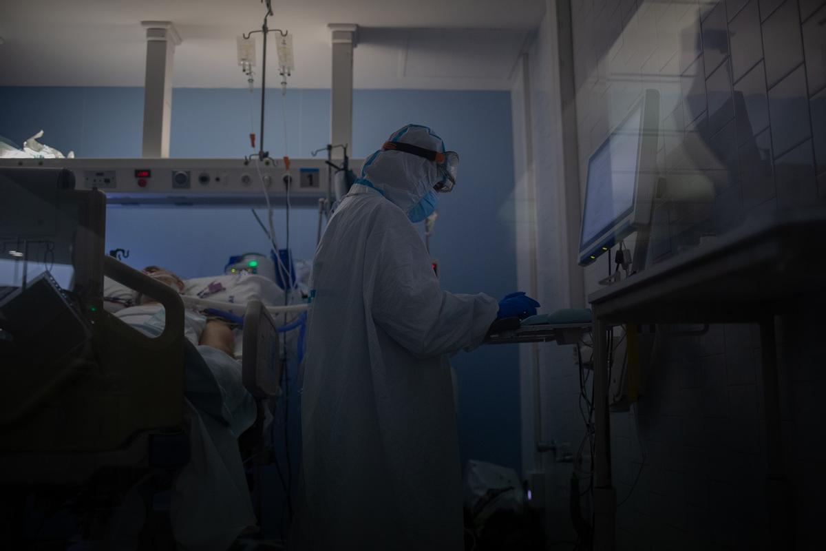 Més de 1.200 contagis diaris augmenten la pressió hospitalària a Catalunya