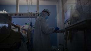 Més de 1.200 contagis diaris augmenten la pressió hospitalària a Catalunya