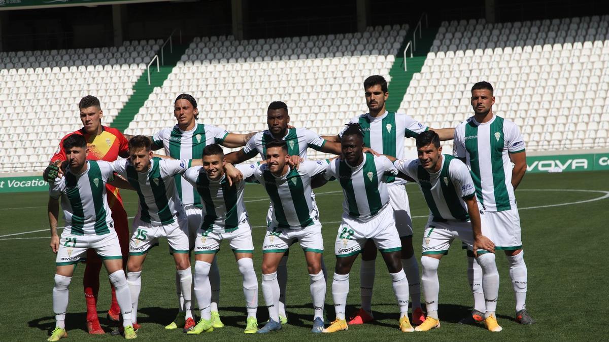 Equipo titular del Córdoba CF que se enfrentó este domingo a la Balompédica Linense, en El Arcángel.