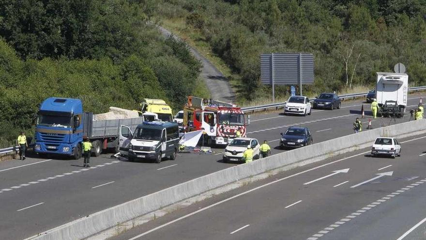 Siniestro en el que falleció un camionero en Punxín, Ourense.